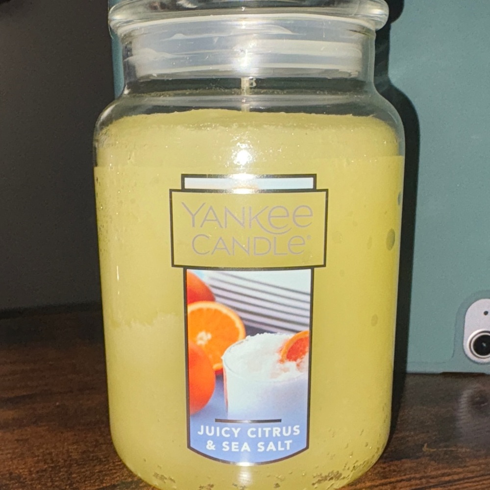 Yankee Candle Juicy Citrus & Sea Salt 22oz